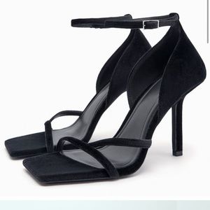 HEELED VELVET SANDALS